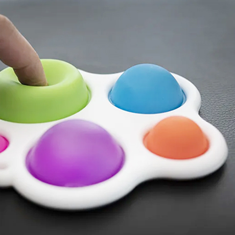 婴儿牙胶易粘灰，主要粘黏因素与